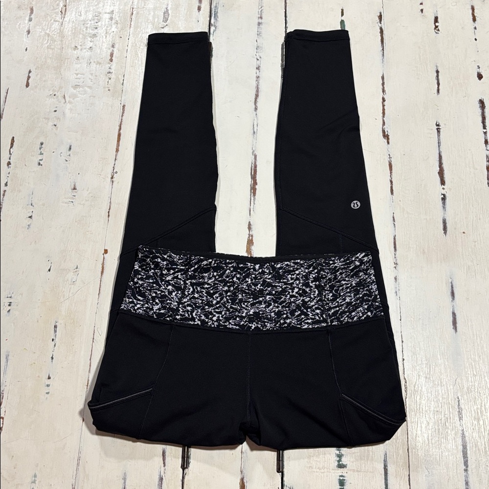 Lululemon Fresh Tracks Tight Black/Iced Wave White Reflective legging’s Sz 6